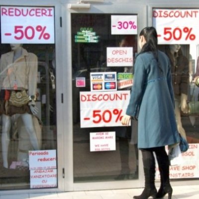 Marţi încep reducerile în magazine de până la 90%